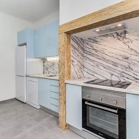 Quarto Aconchegante Com Janela E Vista Para Cidade Lissabon