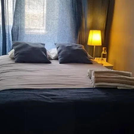 Homestay Quarto Aconchegante Com Janela E Vista Para Cidade