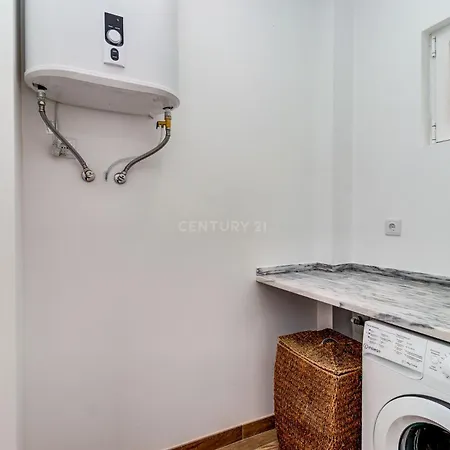 Quarto Aconchegante Com Janela E Vista Para Cidade Séjour chez l'habitant Lisboa