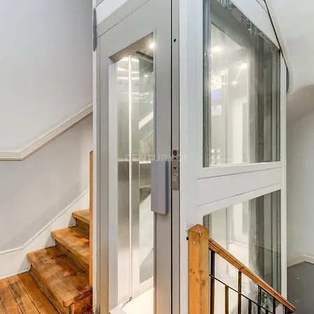 Quarto em Acomodações Particulares Quarto Aconchegante Com Janela E Vista Para Cidade *