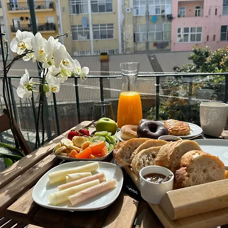 Quarto Aconchegante Com Janela E Vista Para Cidade Séjour chez l'habitant Lisboa