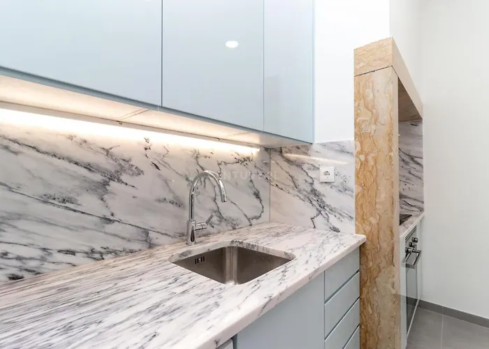 Aconchegante Com Janela E Vista *